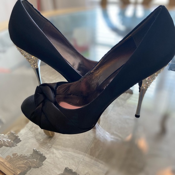 Paris Hilton Black Satin pumps - Picture 8 of 14